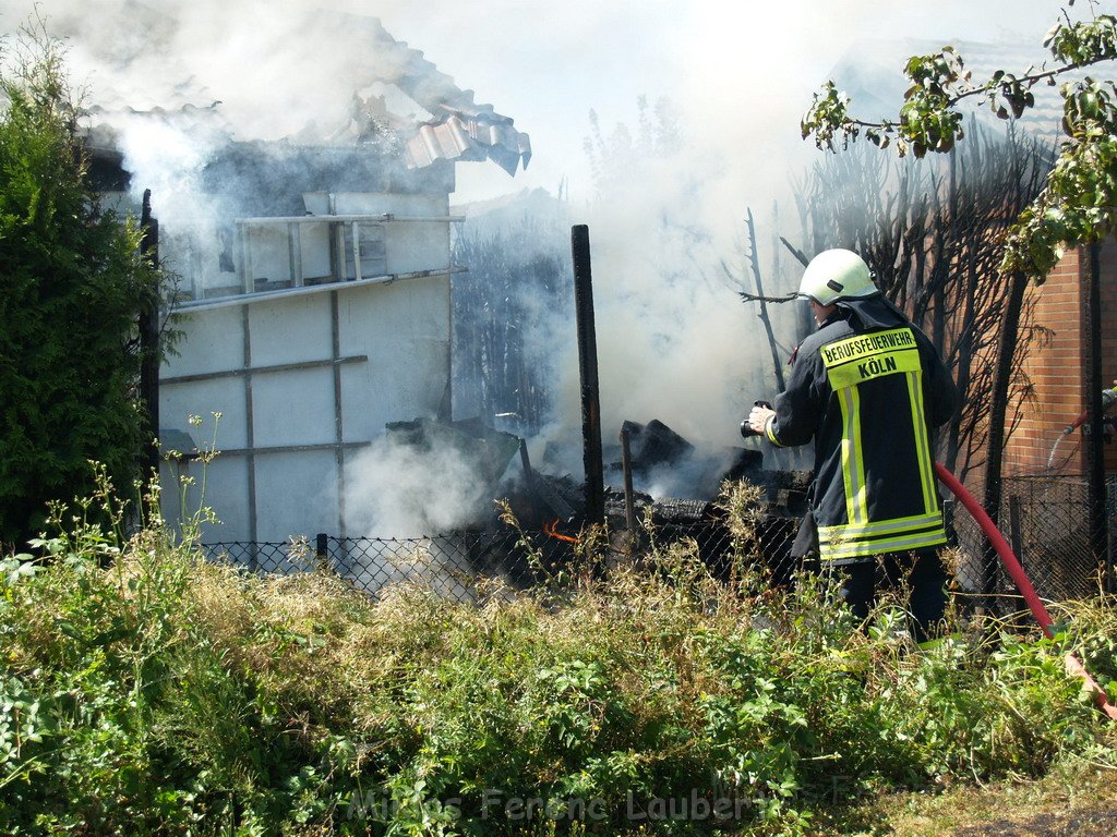 Gartenlaube in Vollbrand Koeln Poll Im Gremberger Waeldchen P042.JPG